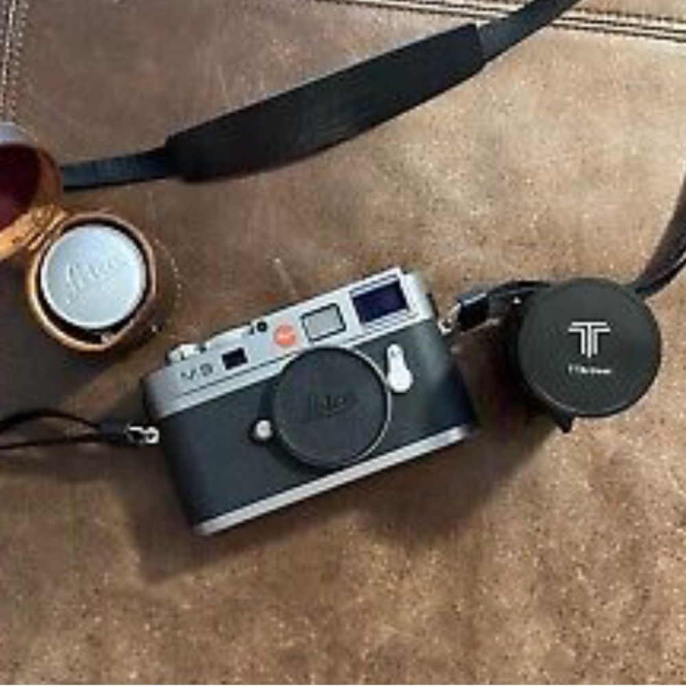 The Leica camera has no issues whatsoever